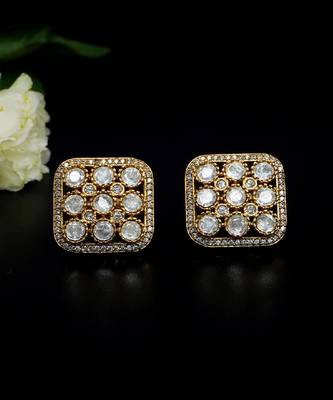 Classic geometric stud earrings 4