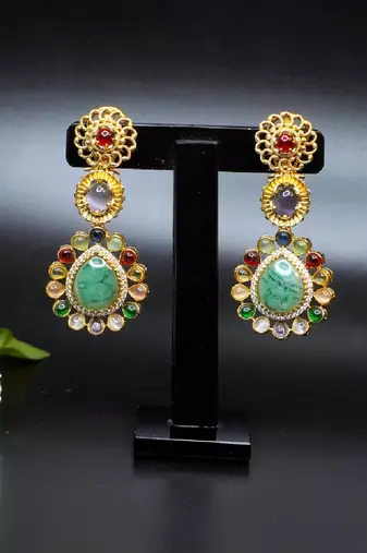 Elegant teardrop statement earrings