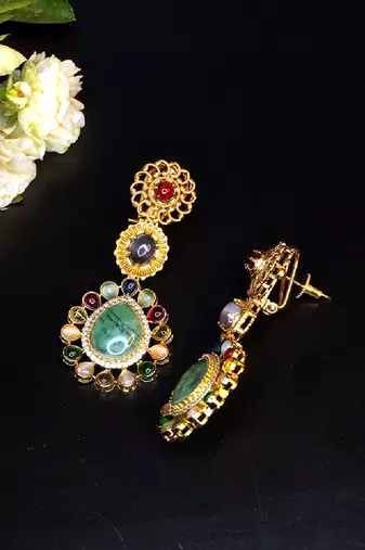 Elegant teardrop statement earrings