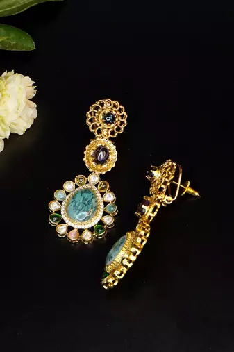 Elegant teardrop statement earrings