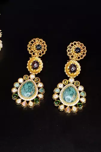 Elegant teardrop statement earrings