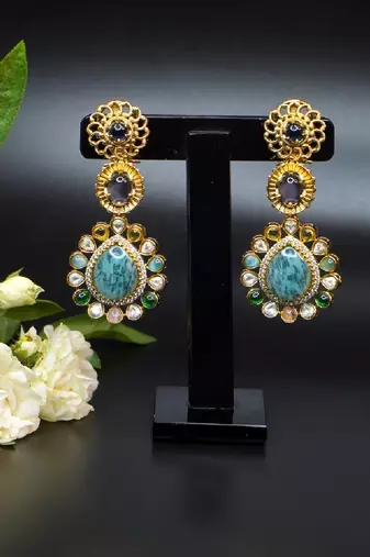 Elegant teardrop statement earrings