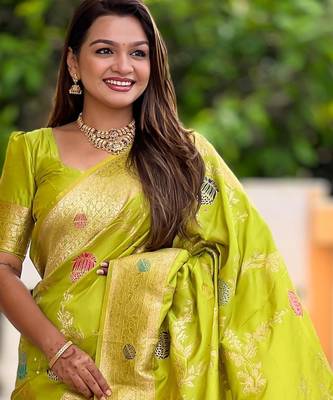 Parrot Green Banarasi Floral silk blend Saree 2