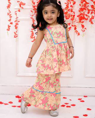 Pink printed cotton kurti and sharara with bow-clip for girls 3