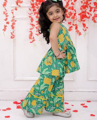 Green printed cotton kurti and sharara with bow-clip for girls 3
