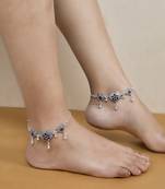 Set of 2 silver-plated cubic zirconia studded heart charms anklets
