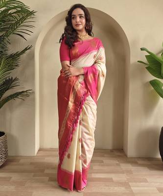 Off white dual tone silk sarees with zari weaves contrast pallu & designer border 3