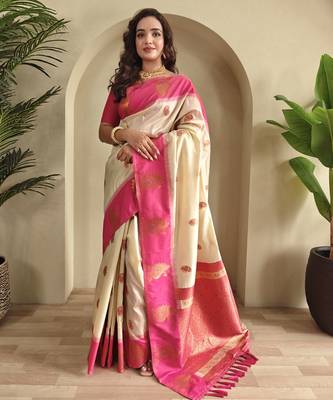 Off white dual tone silk sarees with zari weaves contrast pallu & designer border 4
