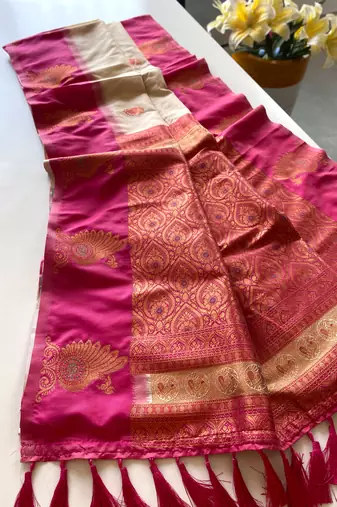 Off white dual tone silk sarees with zari weaves contrast pallu & designer border