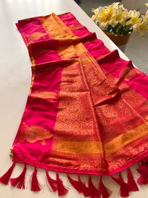 Yellow dual tone silk sarees with zari weaves contrast pallu & designer border 5