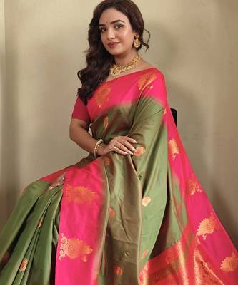 Green dual tone silk sarees with zari weaves contrast pallu & designer border 1