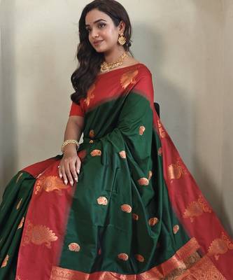 Green dual tone silk sarees with zari weaves contrast pallu & designer border 1