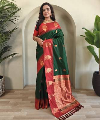 Green dual tone silk sarees with zari weaves contrast pallu & designer border 4