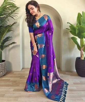 Purple dual tone silk sarees with zari weaves contrast pallu & designer border 4