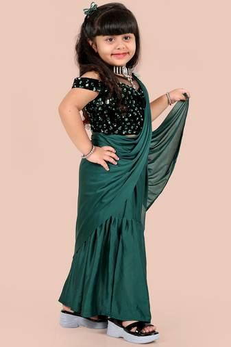 Green velvet plain pre stitched saree whit unstitch blouse for girls