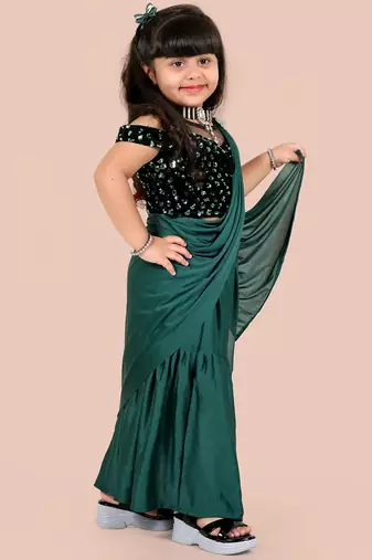 Green velvet plain pre stitched saree whit unstitch blouse for girls
