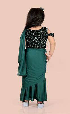 Green velvet plain pre stitched saree with stitched blouse for girls 3
