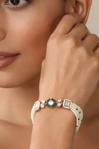 Gold plated white pearls bracelet