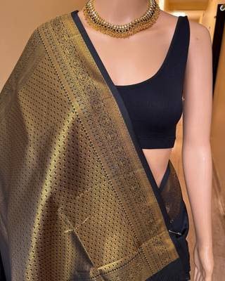 Black silk blend saree with blouse 3