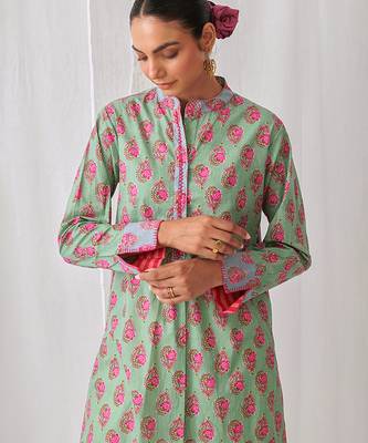 Green cotton embroidered kurta set 4