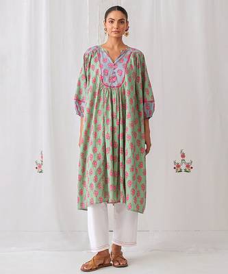 Green cotton embroidered kurta set 1