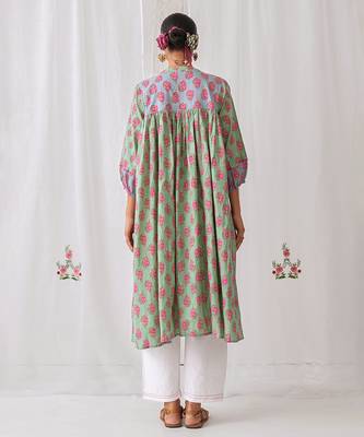 Green cotton embroidered kurta set 2