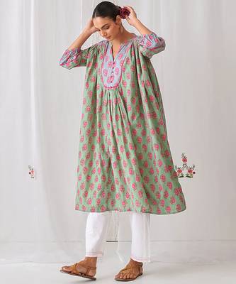 Green cotton embroidered kurta set 3