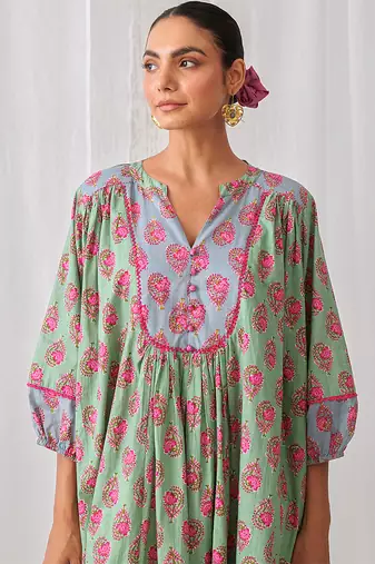 Green cotton embroidered kurta set
