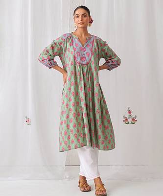 Green cotton embroidered kurta set 5