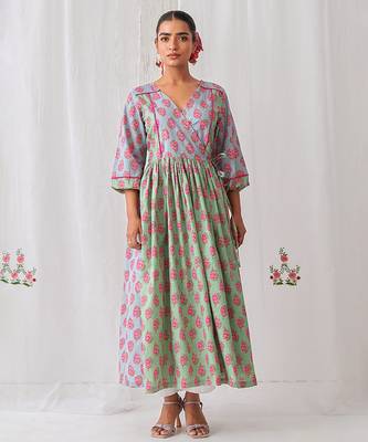 Green cotton embroidered kurta set 1
