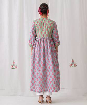 Green cotton embroidered kurta set 2