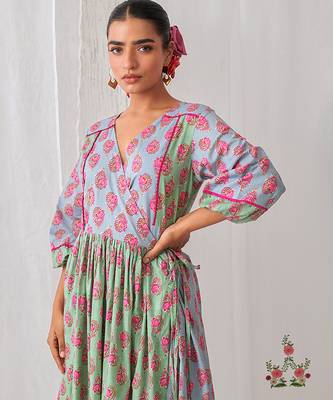 Green cotton embroidered kurta set 5