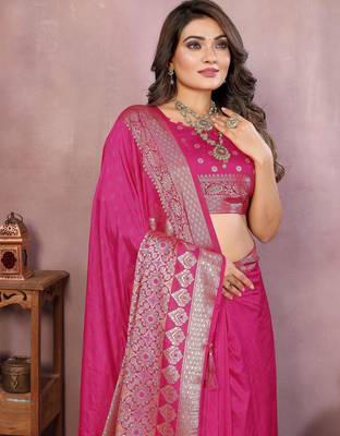Magenta gala Art silk blend saree with zari gold weaving work 2