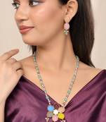 Gold-plated kundan-studded & beaded jewellery set