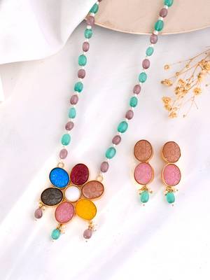 Gold-plated kundan-studded & beaded jewellery set 2