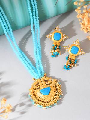 Gold-plated kundan-studded & pearl beaded jewellery set 2