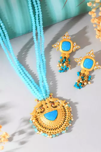 Gold-plated kundan-studded & pearl beaded jewellery set