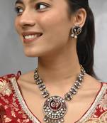 Gold-plated kundan-studded & beaded jewellery set