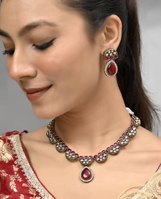 Women opulent gold & pearl bridal jewellery set 1