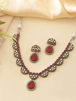 Women opulent gold & pearl bridal jewellery set 2