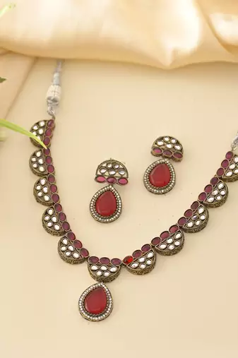Women opulent gold & pearl bridal jewellery set
