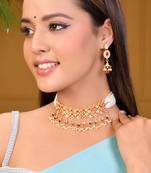 Gold-plated kundan-studded & beaded jewellery set