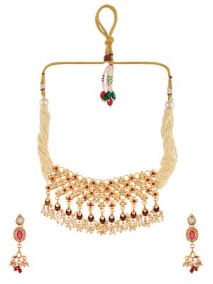 Gold-plated kundan-studded & beaded jewellery set 3