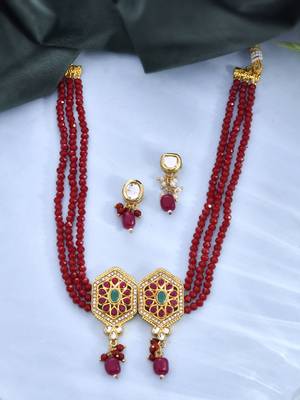 Gold-plated stone-studded & beaded jewellery set 1