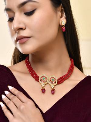 Gold-plated stone-studded & beaded jewellery set 2