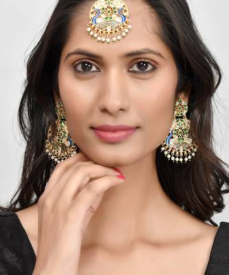 Gold plated & green meenakari peacock design maang tikka with earrings 1