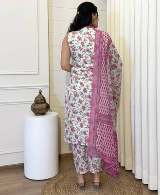 Off white color beautiful and formal wear kurta set for trendy girls 2