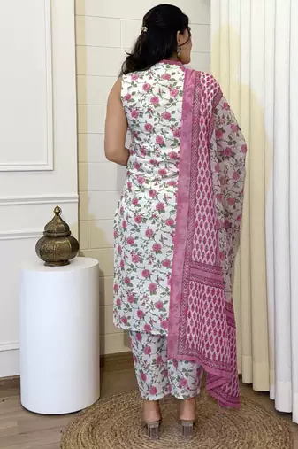 Off white color beautiful and formal wear kurta set for trendy girls