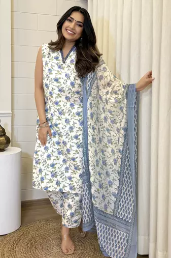 Off white color beautiful and formal wear kurta set for trendy girls