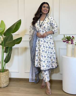 Off white color beautiful and formal wear kurta set for trendy girls 1